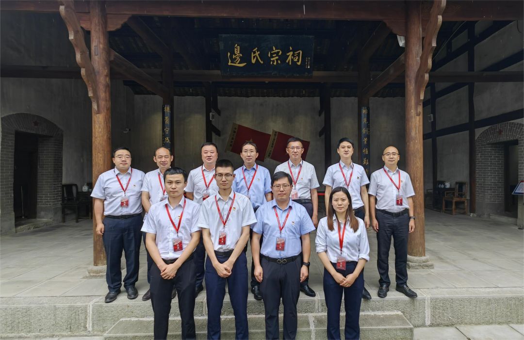 表彰優(yōu)秀共產(chǎn)黨員.jpg